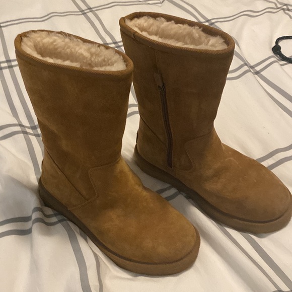 Ugg’s w zipper up sides! - Picture 2 of 9